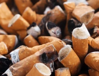 Μυρίζει όλο το σπίτι τσιγαρίλα; - Με αυτά τα κόλπα θα διώξετε τη μυρωδιά